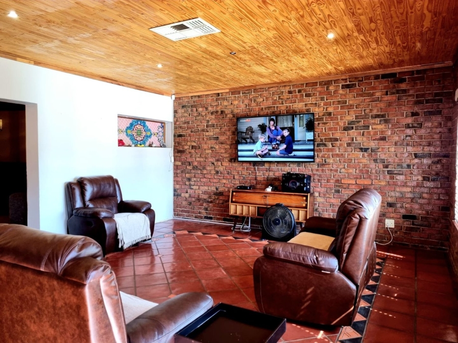 3 Bedroom Property for Sale in Rhodesdene Northern Cape